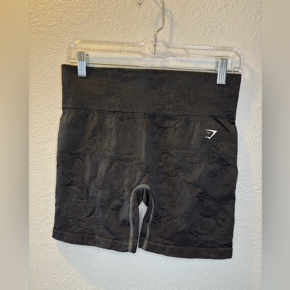 🦈Gymshark shorts - Picture 1 of 3